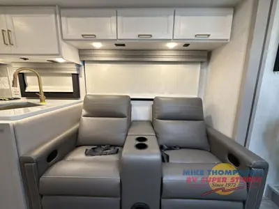 2026 Thor Motor Coach Hurricane photo 25