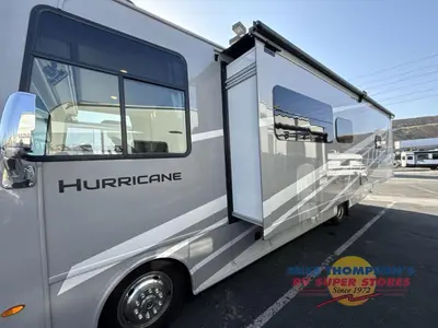 2026 Thor Motor Coach Hurricane photo 5