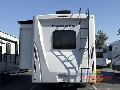 2026 Thor Motor Coach Hurricane photo 13
