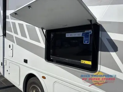 2026 Thor Motor Coach Hurricane photo 16