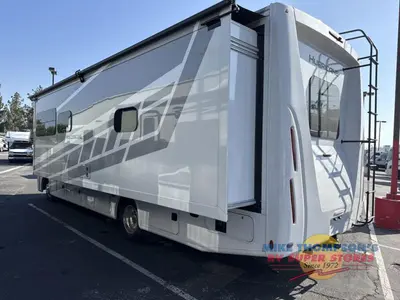 2026 Thor Motor Coach Hurricane photo 6