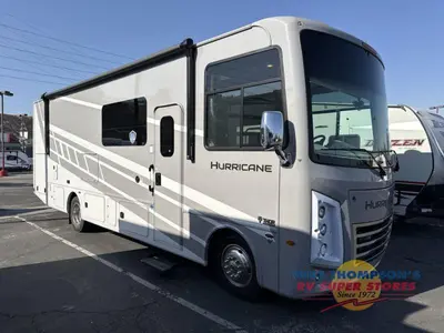 2026 Thor Motor Coach Hurricane photo 2