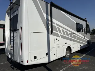 2026 Thor Motor Coach Hurricane photo 8