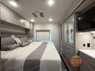2026 Thor Motor Coach Hurricane photo 37