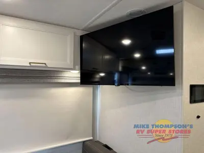 2026 Thor Motor Coach Hurricane photo 26