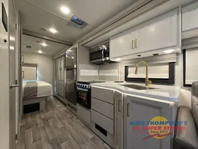 2026 Thor Motor Coach Hurricane photo 29