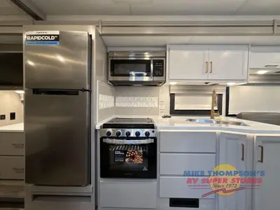 2026 Thor Motor Coach Hurricane photo 30