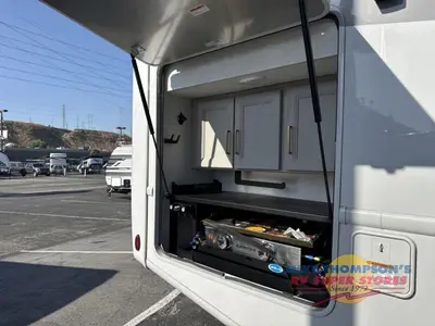 2026 Thor Motor Coach Hurricane photo 17