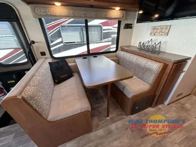 2017 Winnebago Vista photo 29