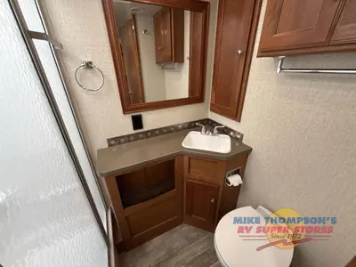 2017 Winnebago Vista photo 45