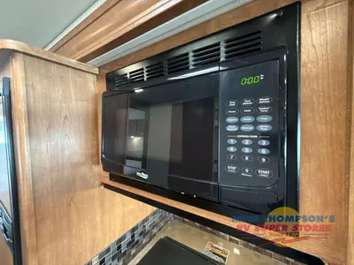 2017 Winnebago Vista photo 35