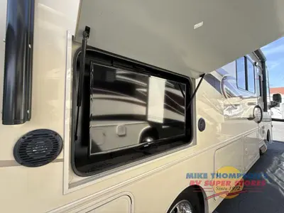2017 Winnebago Vista photo 17