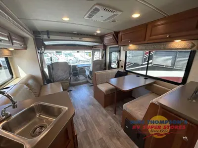 2017 Winnebago Vista photo 24