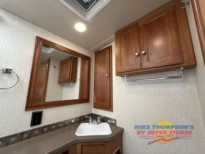 2017 Winnebago Vista photo 46