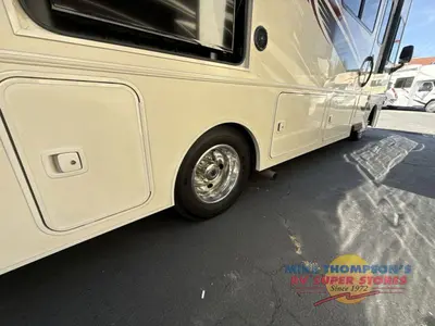 2017 Winnebago Vista photo 50
