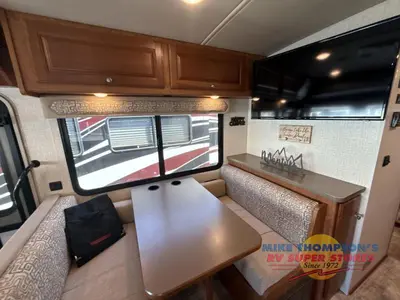2017 Winnebago Vista photo 25