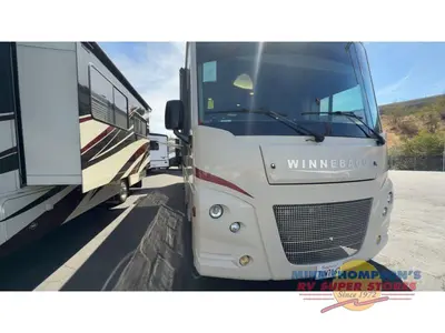 2017 Winnebago Vista photo 3