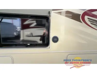 2017 Winnebago Vista photo 9