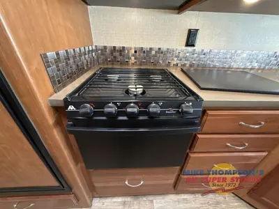 2017 Winnebago Vista photo 34