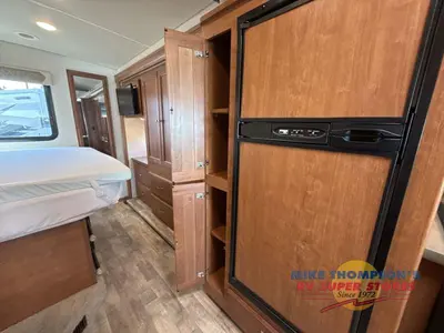2017 Winnebago Vista photo 38