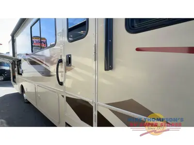 2017 Winnebago Vista photo 2