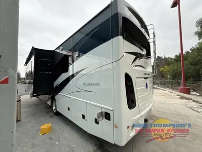 2018 Holiday Rambler Vacationer photo 4