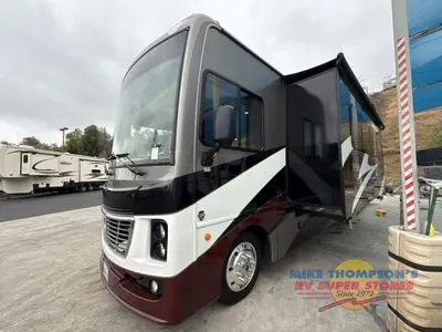2018 Holiday Rambler Vacationer photo 3