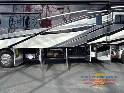 2017 Tiffin Motorhomes Allegro Bus photo 13