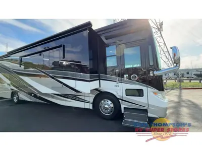 2017 Tiffin Motorhomes Allegro Bus photo 2