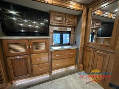 2017 Tiffin Motorhomes Allegro Bus photo 25