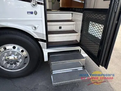 2017 Tiffin Motorhomes Allegro Bus photo 12