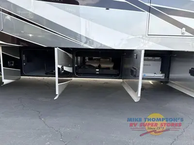 2017 Tiffin Motorhomes Allegro Bus photo 15