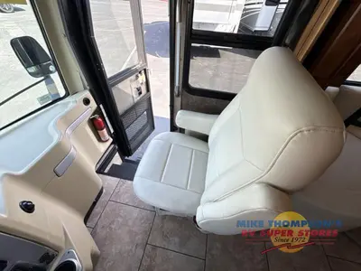2015 Tiffin Motorhomes Allegro Breeze photo 19