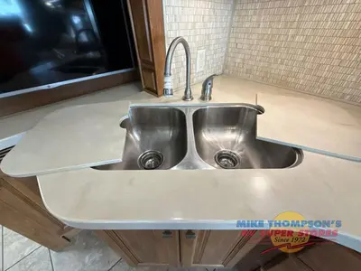 2015 Tiffin Motorhomes Allegro Breeze photo 31
