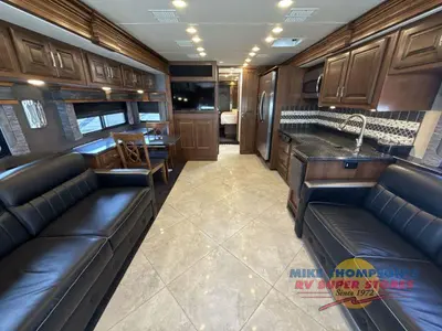 2014 Fleetwood RV Discovery photo 23