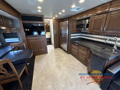 2014 Fleetwood RV Discovery photo 29