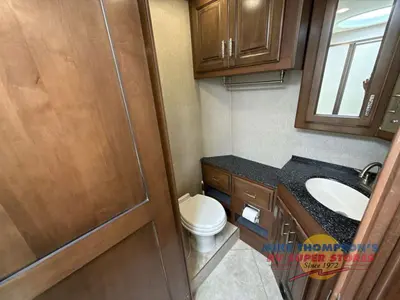 2014 Fleetwood RV Discovery photo 43