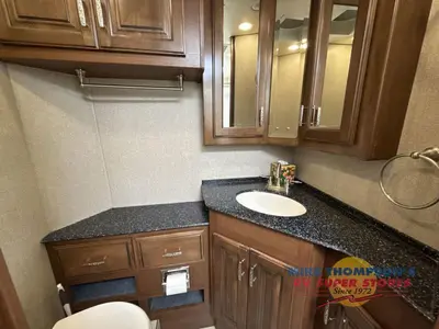 2014 Fleetwood RV Discovery photo 45