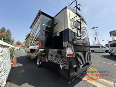 2014 Fleetwood RV Discovery photo 12