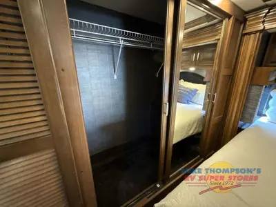 2014 Fleetwood RV Discovery photo 40