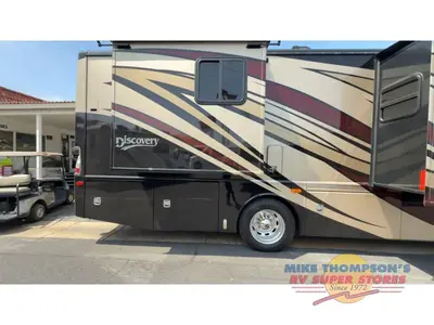 2014 Fleetwood RV Discovery photo 2