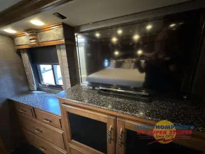 2014 Fleetwood RV Discovery photo 39