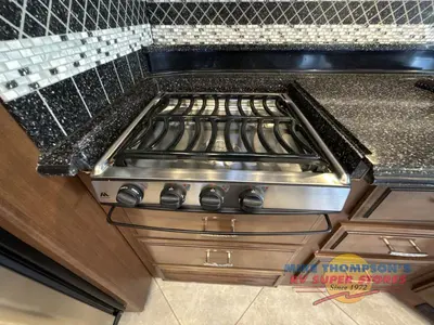 2014 Fleetwood RV Discovery photo 31
