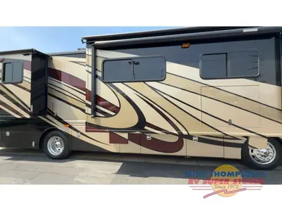 2014 Fleetwood RV Discovery photo 3