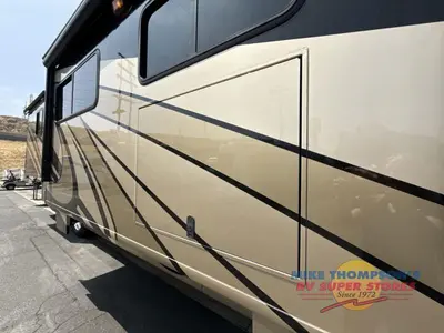 2014 Fleetwood RV Discovery photo 16