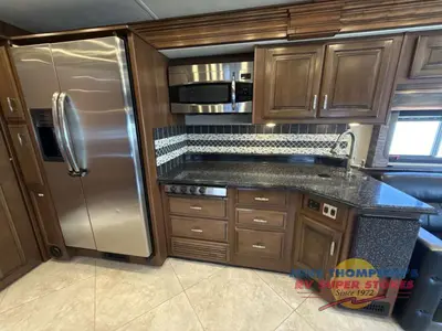 2014 Fleetwood RV Discovery photo 28