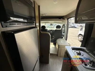 2019 Winnebago Travato photo 31