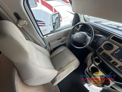 2020 Thor Motor Coach Chateau photo 18