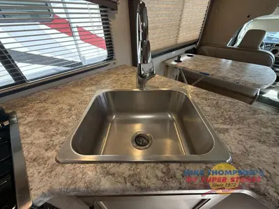 2020 Thor Motor Coach Chateau photo 31