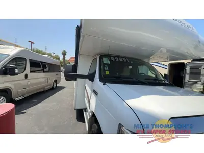 2015 Forest River RV Sunseeker photo 3